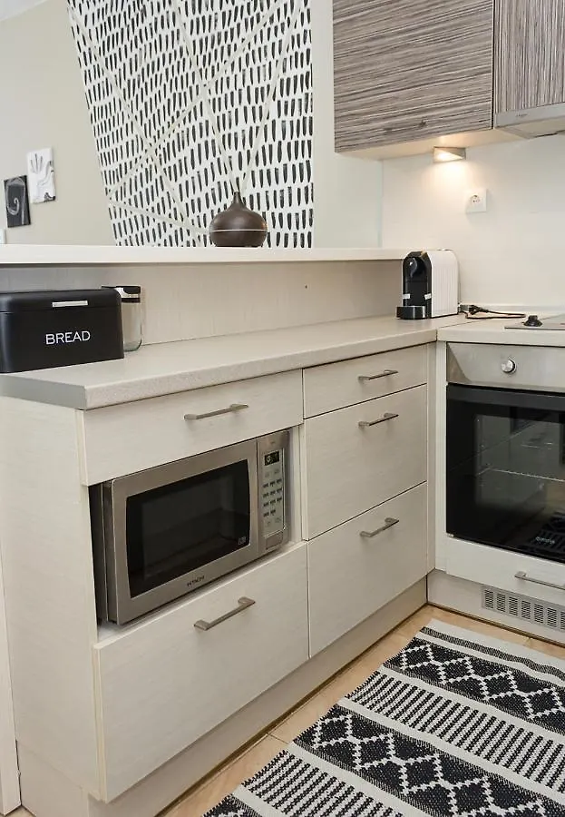Black & White -1Bd Flat In Varna Center By Flat Mаnager דירה